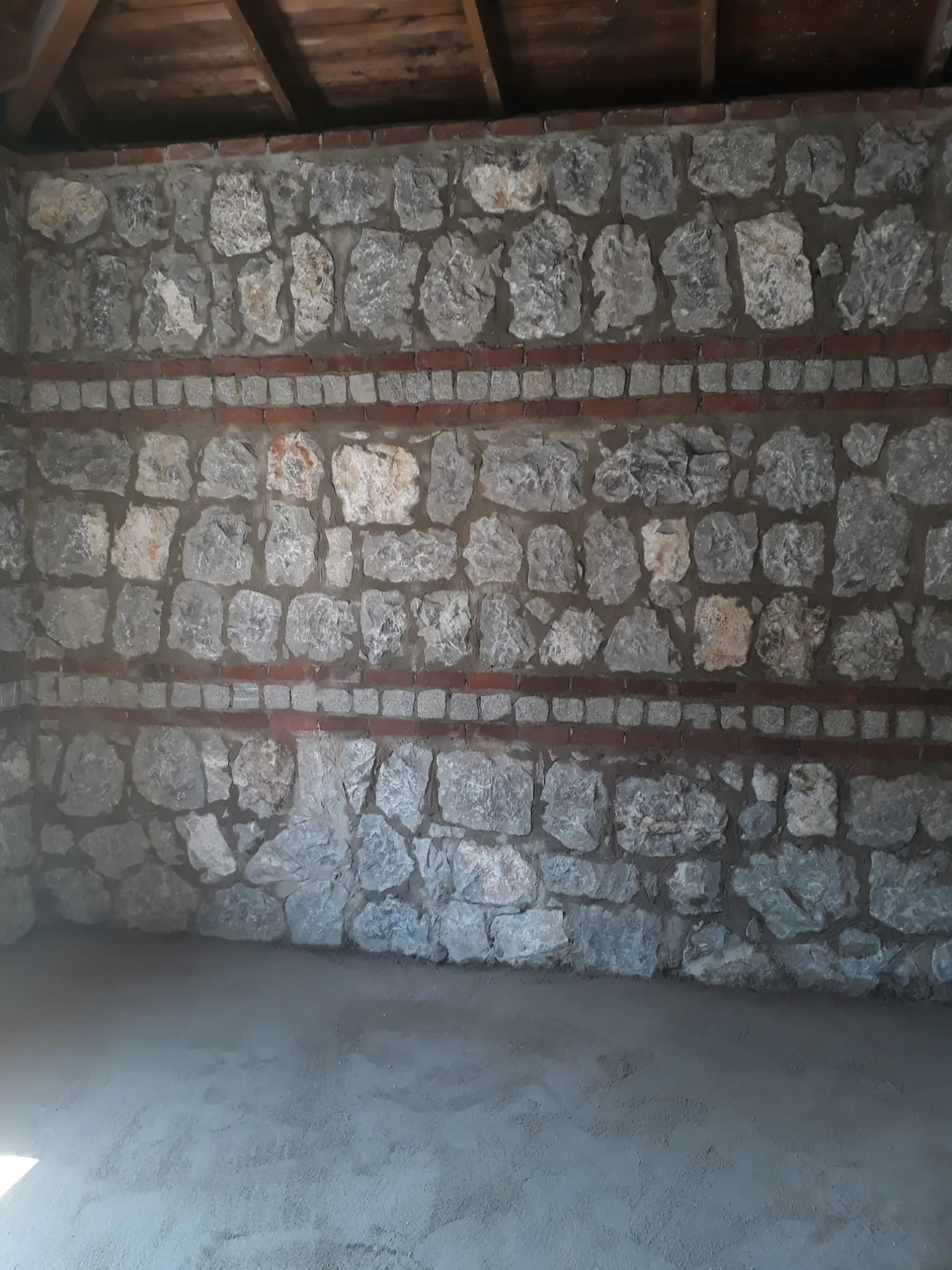 Dekoratif iç mekân doğal taş duvar